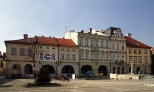 Bielsko-Biaa. Odrestaurowane kamienice w Rynku na Wzgrzu (zachodnia pierzeja rynku)