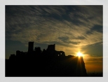Zamek w Ogrodzieńcu w blasku zachodzącego słońca