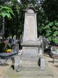 Cmentarny obelisk