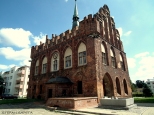 Ratusz Staromiejski w Malborku zbudowany w latach 1365-1380 , budowla w stylu gotyckim