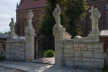 Nowy Korczyn - brama wejściowa do kościoła św. Stanisława