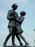 Pomnik ułana z dziewczyną w Grudziądzu