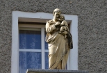 Krzeszw - Figura w. Jzefa na budynku Sistr w. Elbiety