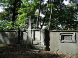 Na opuszczonym cmentarzu...