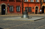 Warszawa - Dzwon na placu Kanonia