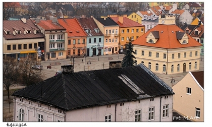 Panorama rynku Łęczyckiego z wieży zamku, z widokiem na klasycystyczny ratusz