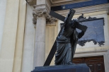 Warszawa - Figura Chrystusa nioscego krzy