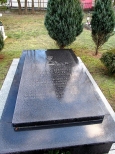 Grb proboszcza na nieczynnym cmentarzu
