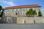Krapkowice - odrestaurowany mur i taras zamkowy