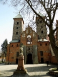 Romański kościół - sanktuarium z XII w.