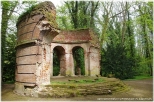 Ruina mauzoleum w Przelewicach