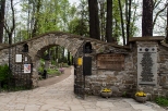 cmentarz na Peksowym Brzysku - brama wejciowa