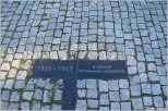 Tablica pamiątkowa na Placu Konstytucji 3-Maja w Dębnie