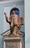 Skoczw. Figura w. Piotra przed Kociem  witych Apostow Piotra i Pawa