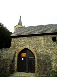 XIII-wieczny obronny kościół św. Piotra i Pawła