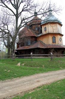 Bystre - tutejsza cerkiew jest typowym przykładem narodowego stylu ukraińskiego. Bieszczady