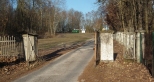 Brama cmentarna w Dzierzkowicach