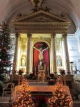 Ołtarz główny w kościele Narodzenia NMP