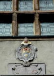 Kielce kartusz z herbem diecezji krakowskiej