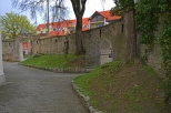 Krapkowice - mury obronne zamku Otmęt