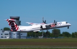 Lotowski Bombardier Q400 startuje z lotniska Ławica