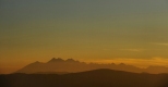 Zachód słońca nad Tatrami. Stoki Hali Łabowskiej w Beskidzie Sądeckim