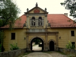 Brama wejściowa do Opactwa Cystersów w Lubiążu.