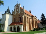 Pofranciszkański zespół klasztorny z gotyckim kościołem z XIII w.