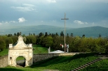 Święty Krzyż - widok na pasmo Jeleniowskie