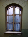 Okno na klatce schodowej