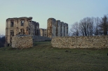 Ruiny zamku biskupów krakowskich wzniesionego w XIV w.