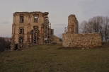 Ruiny zamku biskupów krakowskich wzniesionego w XIV w.