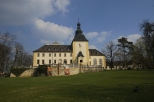 Pałac z XVIIXVIII w. z sanktuarium św. Jacka w Kamieniu Śląskim