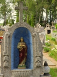 na miejscowym cmentarzu