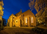 Łekno - późnogotycki kościół św. Piotra i Pawła.