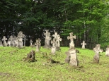 na cmentarzu przycerkiewnym