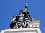 Michał Archanioł na katolickiej dzwonnicy