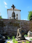 Kaplica Loretańska przy cmentarzu i zespół rzeźb sakralnych