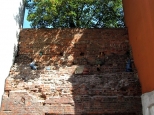 Średniowieczny mur między domami