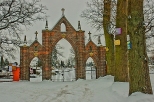 Brama cmentarza parafialnego przy zespole klasztornym OO Kapucynów