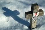 Jedna z mogił na cmentarzu w Granicy