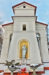 Ulanów - murowana dzwonnica przy kościele św. Jana Chrzciciela i św. Barbary