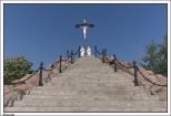 Droszew - droga krzyżowa na dawnej łące za kościołem, golgota wzniesiona z ogromnych kamieni