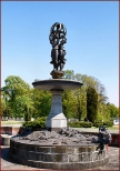 Zesp paacowo parkowy w  wierklacu - rzeby Fremieta - fontanna