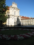 koci Sistr Wizytek na Krakowskim Przedmieciu i pomnik Prymasa Wyszyskiego