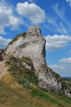 Ostaniec-skały jurajskie w obrębie zamku Olsztyn.