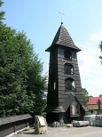 Dzwonnica przy drewnianym k.pw.Św. Barbary w Górze.