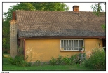 Zarzecze - dom z pocztkw XX wieku, jedny we wsi z kominem z boku