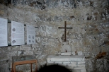 Puawy - kaplica Krzya w Grocie Puawskiej