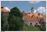 Sandomierz - widok fragmentu strwki z wie ratusza w tle